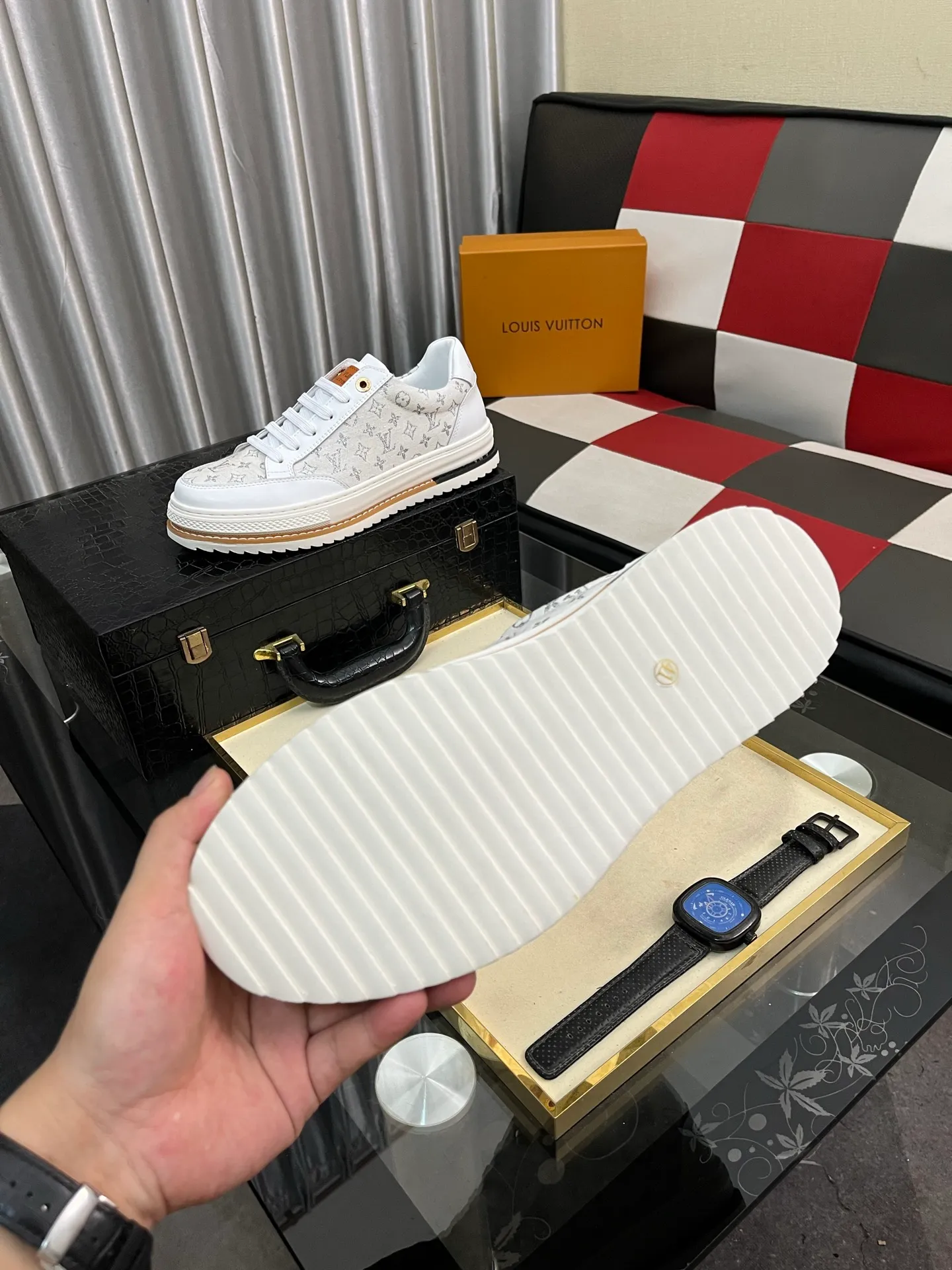 Men's Men's Shoes 💰420⌚️⌚️LV Louis Vuitton. The latest trendy casual shoes are popular in physical stores in sizes 38-44. New spring and summer comfortable imported custom original cowhide, unique jacquard fabric element design. Paired with sheepskin lining, Lv original base, [sun][sun] high-end packaging and high quality💪Details determine quality, you can enter and leave the counter at will, welcome to compare